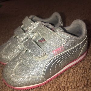 Toddler girls shoes.